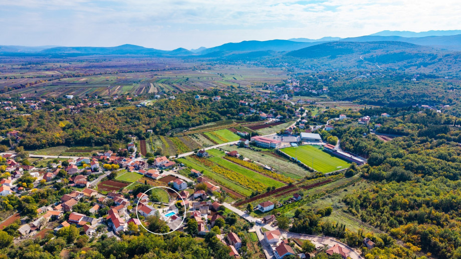 Located in the tranquil village of Zmijavci, the villa (circled) is part of the Makarska hinterland, surrounded by stunning valley views.