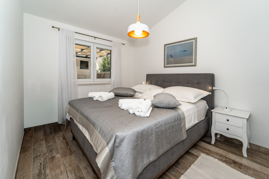 Bedroom No.5 with double bed