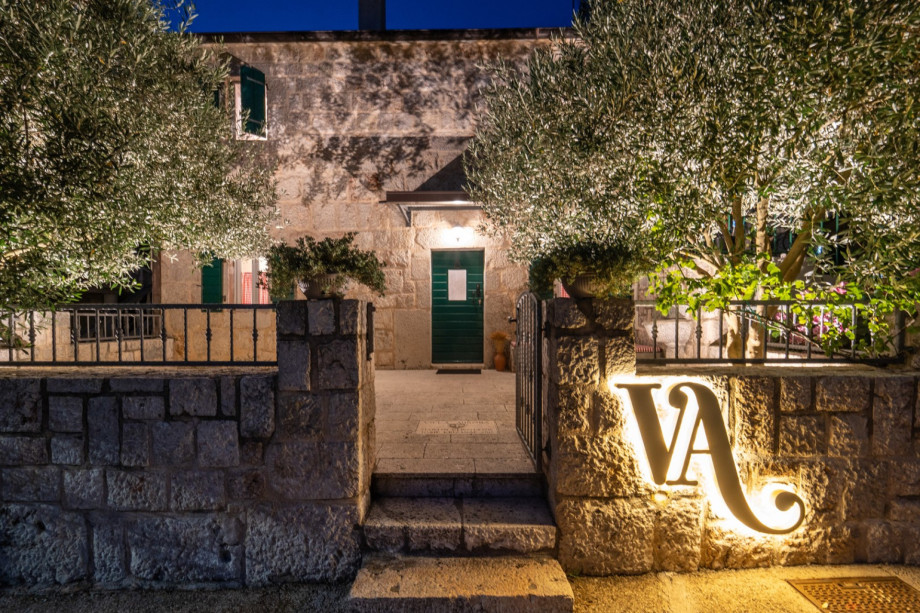 Villa Aurora: A Luxurious Stone Retreat in Dalmatia