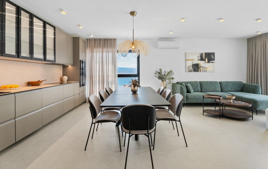 The 38sqm living area includes a fully equipped kitchen and a dining table for eight guests.