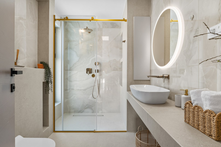 The modern family bathroom features a sleek shower and high-quality finishes.