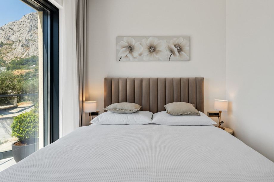 Bedroom NO1 (10 sqm) has a queen-size bed with en-suite bathroom with a shower, a TV, an A/C, and direct access to the pool area