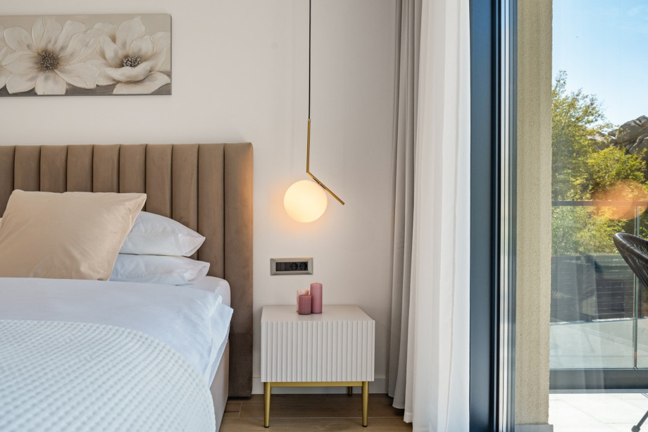 Bedroom NO4 with a king size bed, en-suite bathroom with a shower, a TV,  air conditioning and a balcony