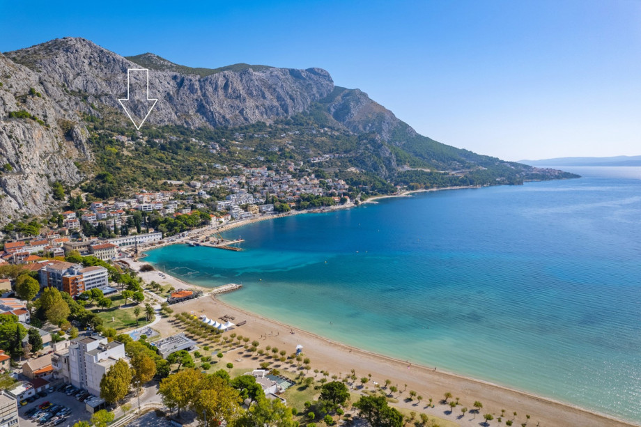 You can take a short 5-min drive to the sandy beach in Omiš(2km), or explore the pebble beaches in the Omiš area where the sea in this area is crystal clear and warm