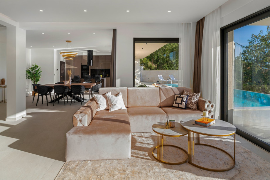 You deserve an absolute luxurious vacation in this extraordinary villa with style.