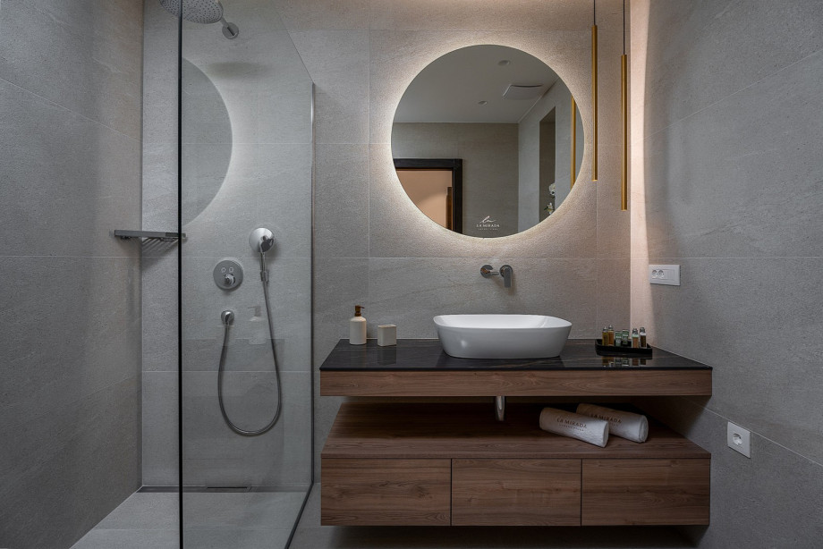 En-suite bathroom with a shower.