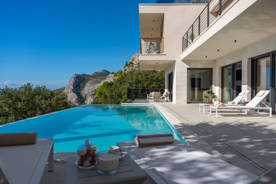 You can simply enjoy the amazing views that this area has to offer in a peaceful and friendly environment.