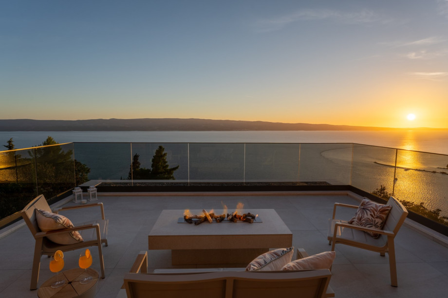 Discover the ultimate holiday experience at Luxury Villa La Mirada , a sea view holiday home