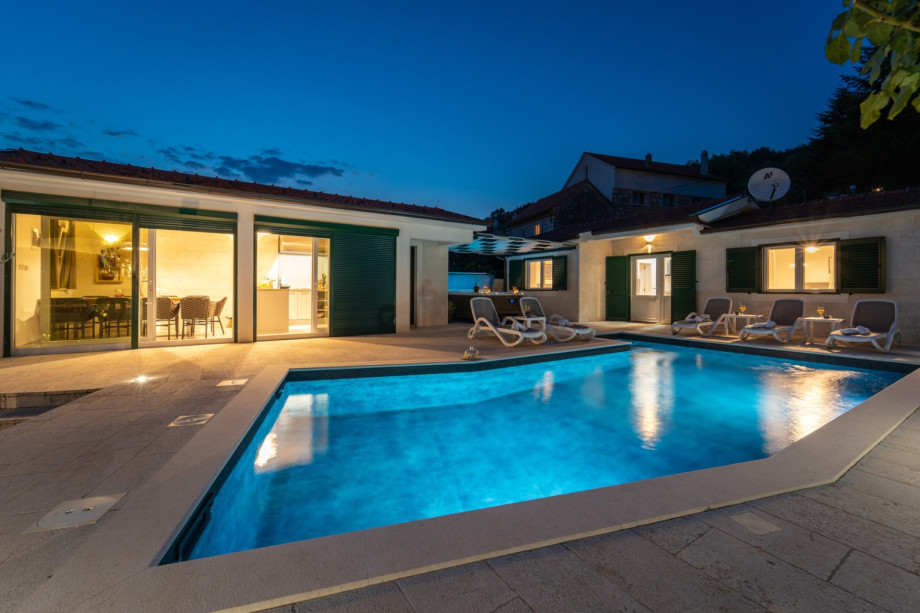 Stylishly designed and fully equipped for the modern guest, this villa warmly welcomes your four-legged family members too