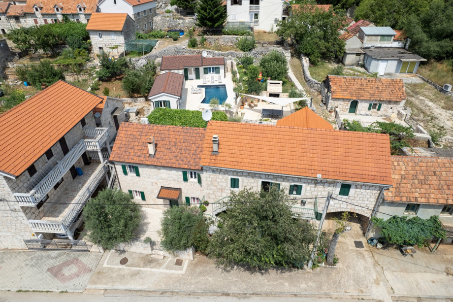 Modern Comfort with Traditional Charm, Private heated Pool, Turkish Sauna, Whirlpool...