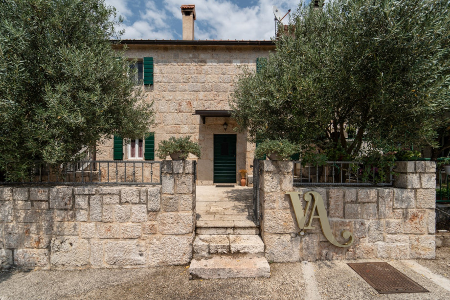 Experience the perfect blend of relaxation, adventure, and culinary delights. Your unforgettable Dalmatian vacation awaits!