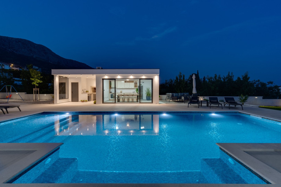 Villa Marisa is fully air conditioned, with free WiFi, organized on 2 floors with