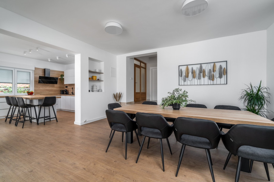 The ground floor area offers a fully air-conditioned area