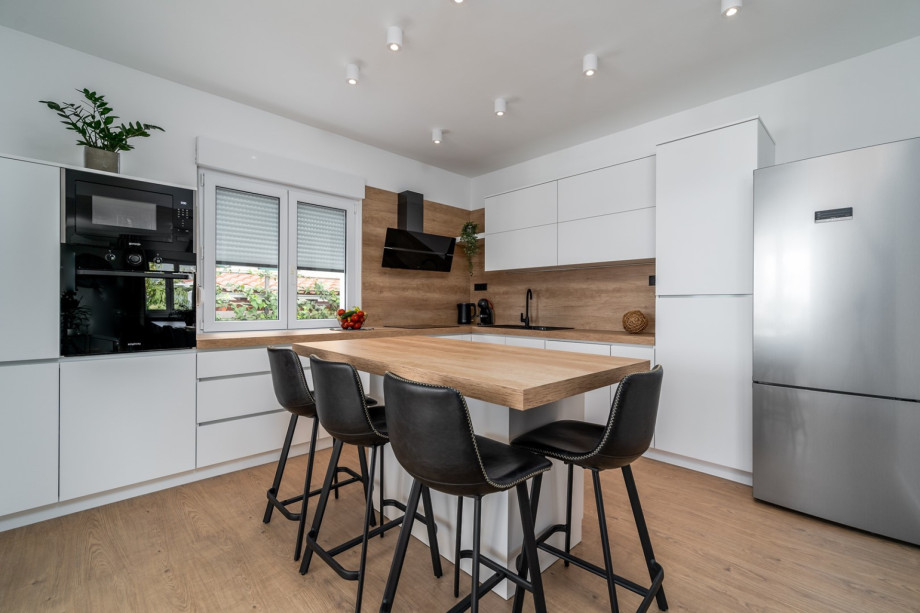 Fully equipped kitchen with all the needed amenities you need for a very comfortable stay