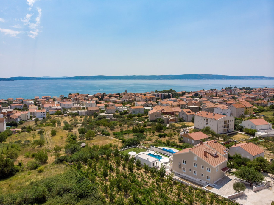 You are located exactly between town Split (15km) and town Trogir (14km)