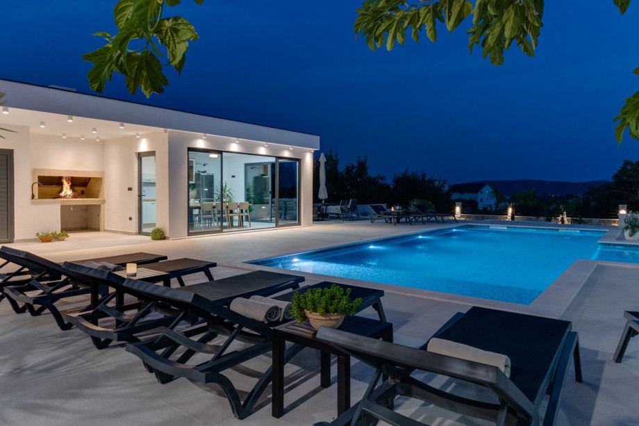 Villa Marisa is fully air conditioned, with free WiFi, organized on 2 floors