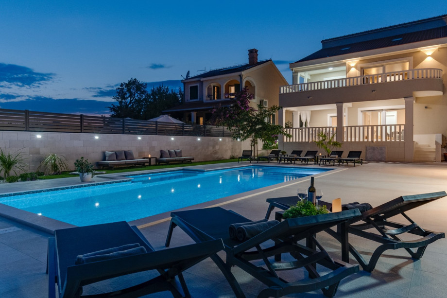 There are 11 sundeck chairs, an outdoor shower, a fully equipped summer kitchen