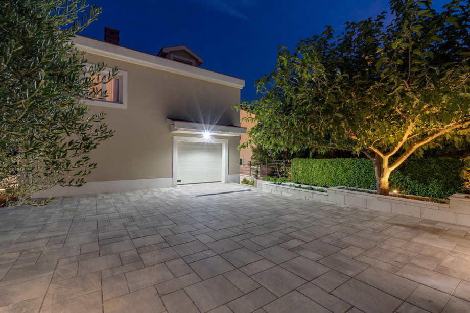 NEW! Villa Marisa with 51sqm heated, private pool, 5 bedrooms, 4 bathrooms