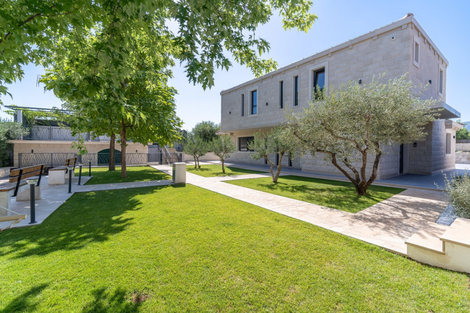 Stone beauty Villa Neven, the luxury you deserve just 20 minutes from Omiš and the sea.