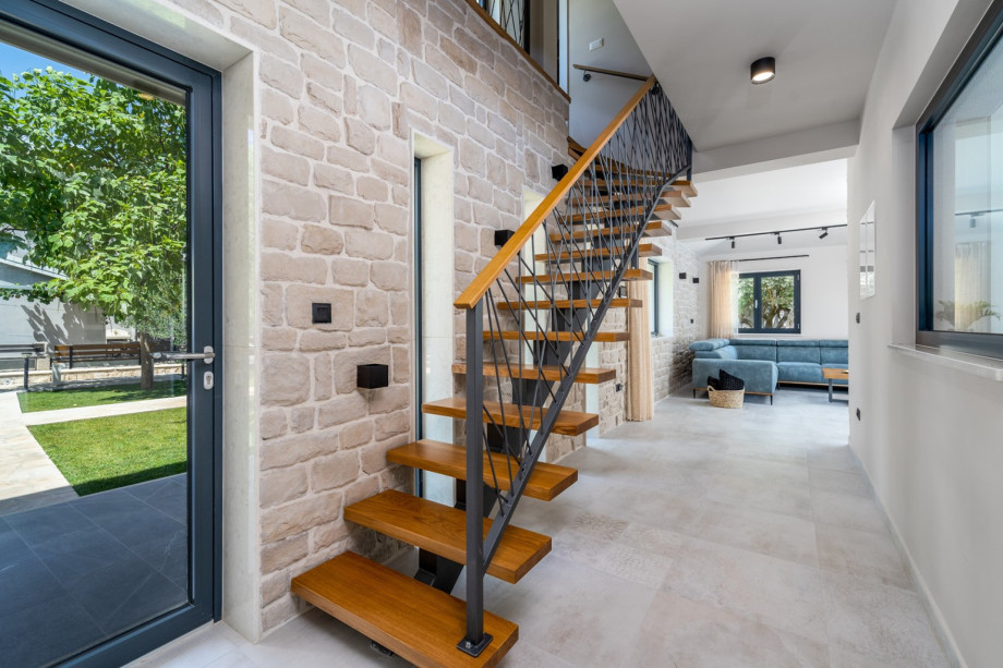 Villa Neven is a combination of a modern and traditional, a fully air conditioned accommodation furnished with high quality