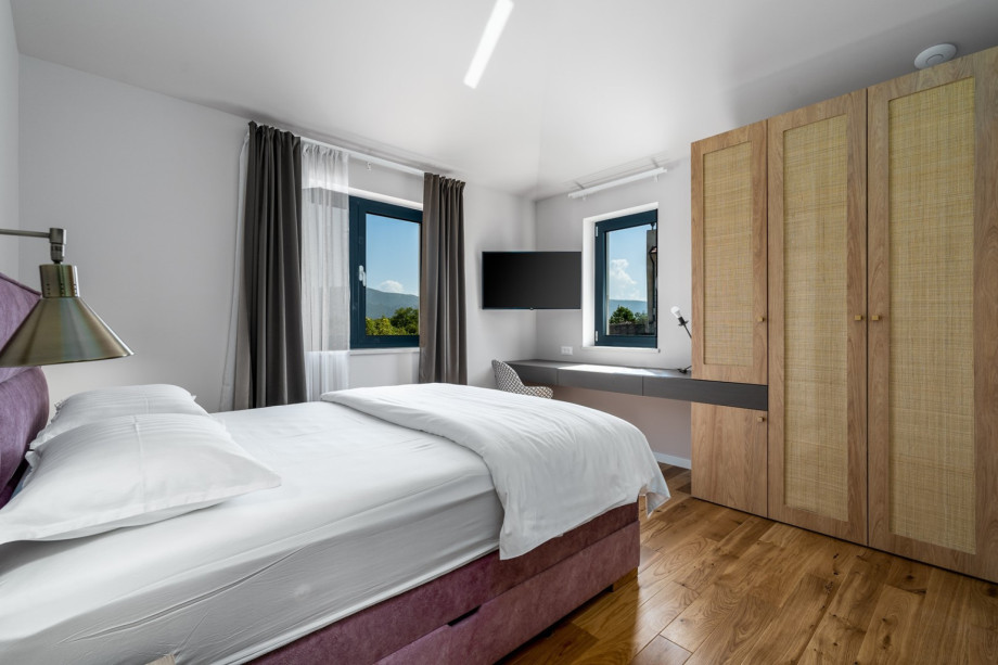 Bedroom No4 with a queen size bed 160cm x 200cm, air-conditioning, a TV, en-suite bathroom with a shower