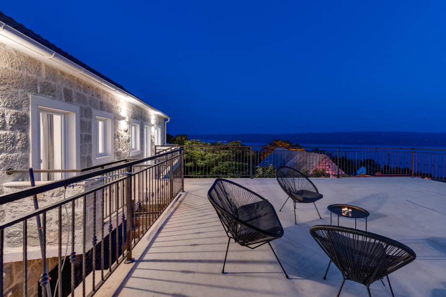 New! Villa The KING with private pool with hydromassage, 4 bedrooms, 3km from sea and town Omiš