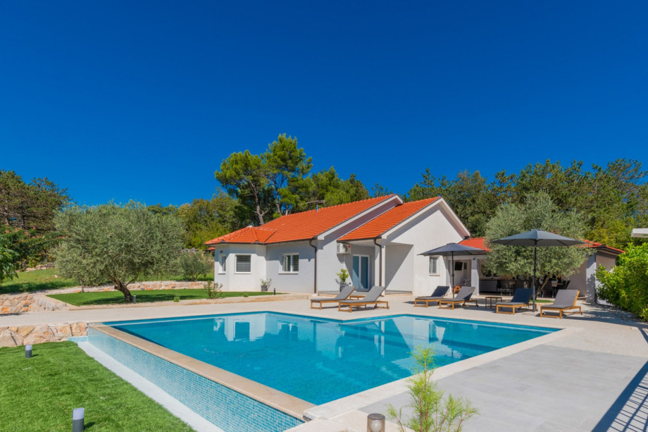 This villa features a stunning 58 sqm infinity pool nestled on a generous 3000 sqm private plot in Grubine.
