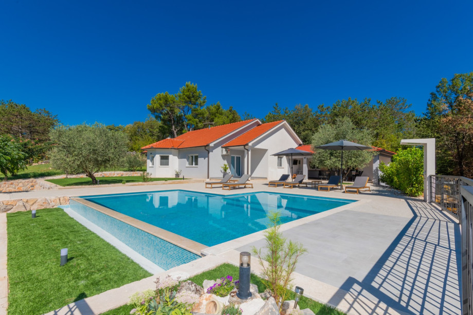 Stunning 58 sqm infinity pool provides ample space for relaxation and fun.