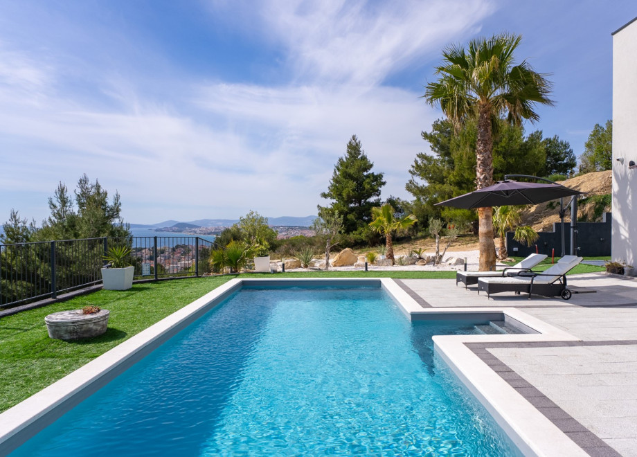 Relax on the sun deck with 8 deck chairs next to the private swimming pool