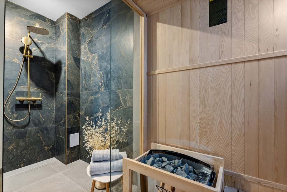 Beautiful shower right next to the sauna