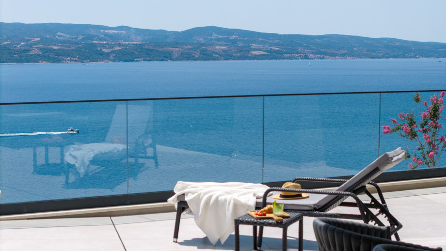Every corner of this luxurious villa offers breathtaking sea views, allowing you to bask in the beauty of the Adriatic sea