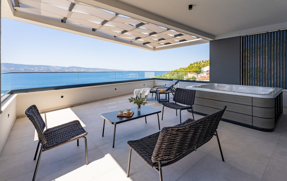 Spacious terrace with hot tub, lounge corner and loungers