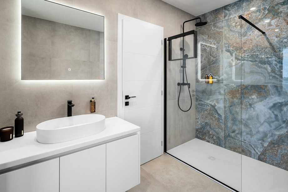Spacious en-suite bathroom with a walk-in shower