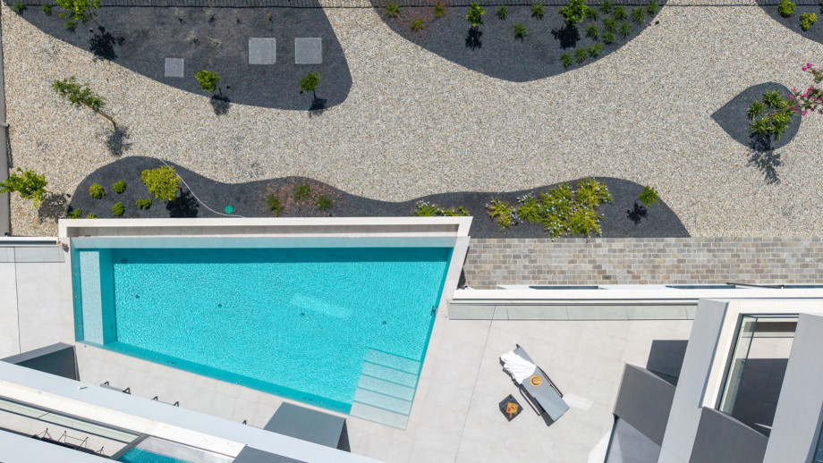 This is a modern place to stay in with a quiet environment but still close to all