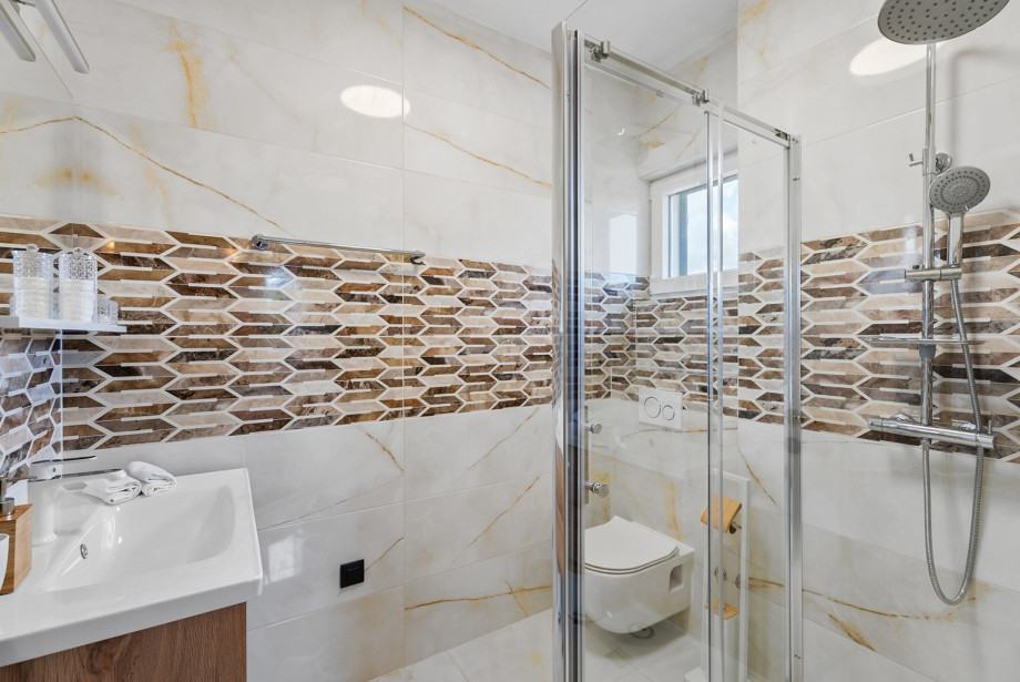 Badezimmer en Suite mit Dusche