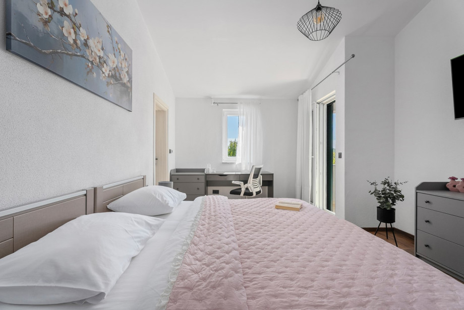 Schlafzimmer 3: (17,5 m2) Verfügt über zwei Einzelbetten (90?cm x 200?cm – können zu einem Kingsize-Bett verbunden werden)