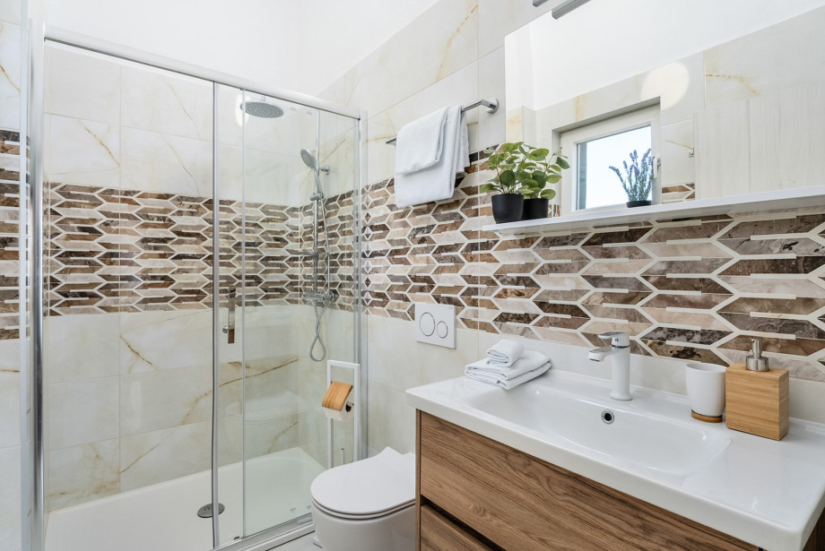 Badezimmer en Suite mit Dusche