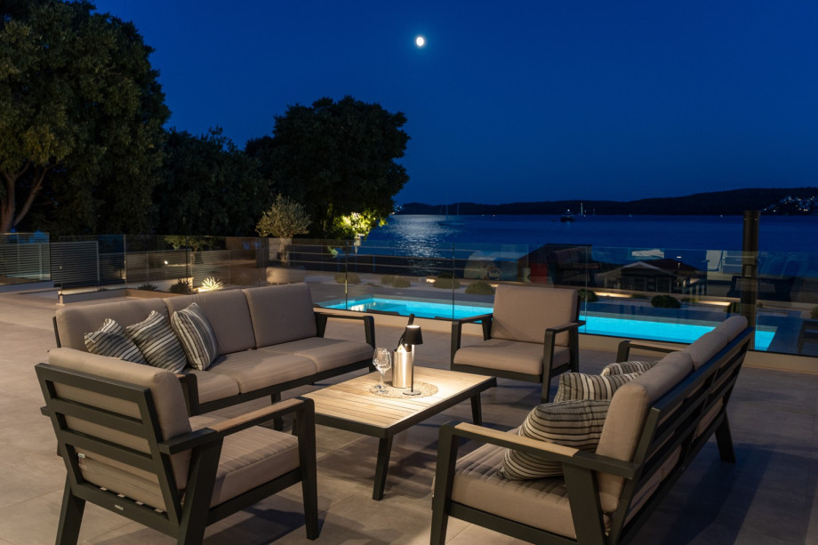 Perfect spot for sipping champagne to the rhythm of the waves.