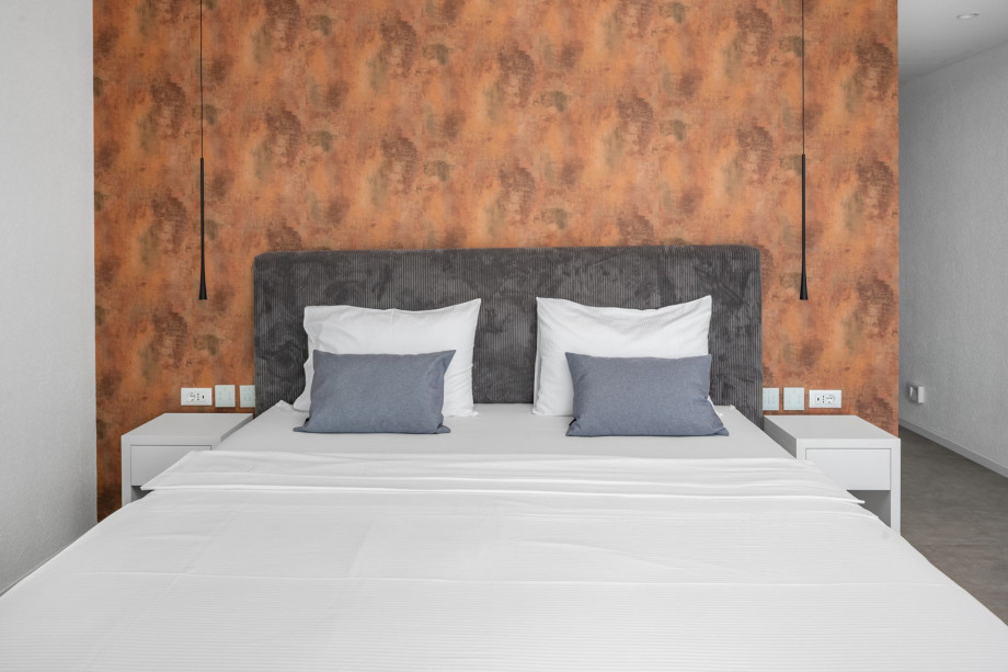 Bedroom 3 with a King-size bed (200 x 200 cm), Air conditioning, and TV.