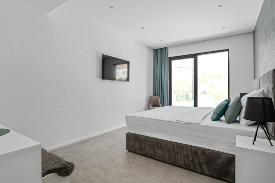 Bedroom 4 has a king-size bed that can be converted into two singles.