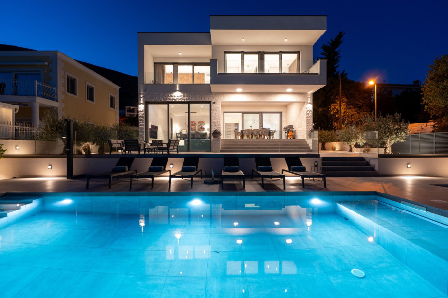 Villa Luminara with 4 bedrooms, private heated  pool, sauna