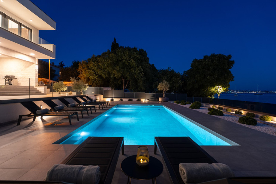 Dive into the luxurious 38 sqm heated pool with an electrolytic filtration system.