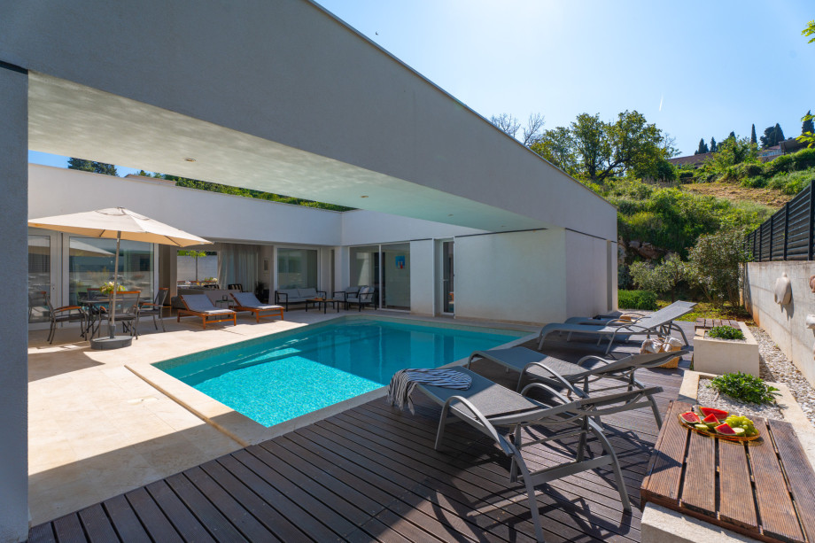 Experience the epitome of luxury living at Villa Island Pearl, where every detail is meticulously crafted