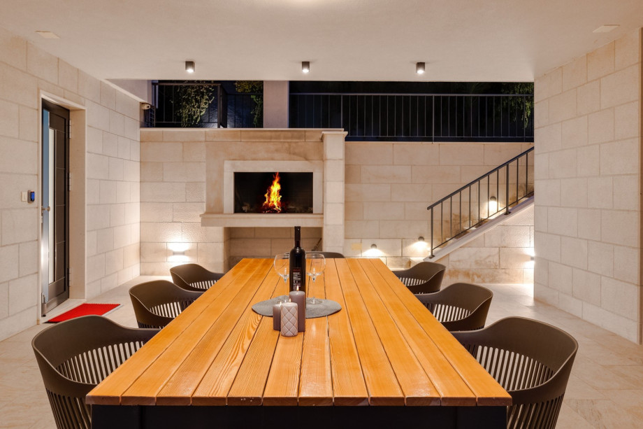 Pool and dinng area with carefully set lights for cozy evenings in quiet area