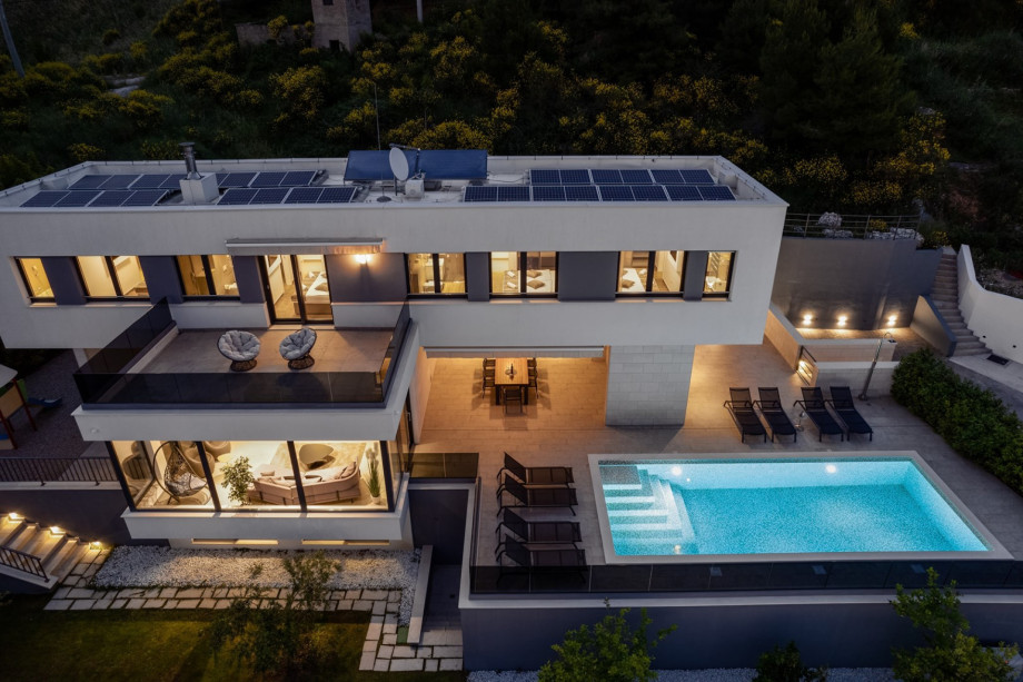 Villa Ivan with 5 bedrooms, gym, sauna, only 80 m from beach and restaurant