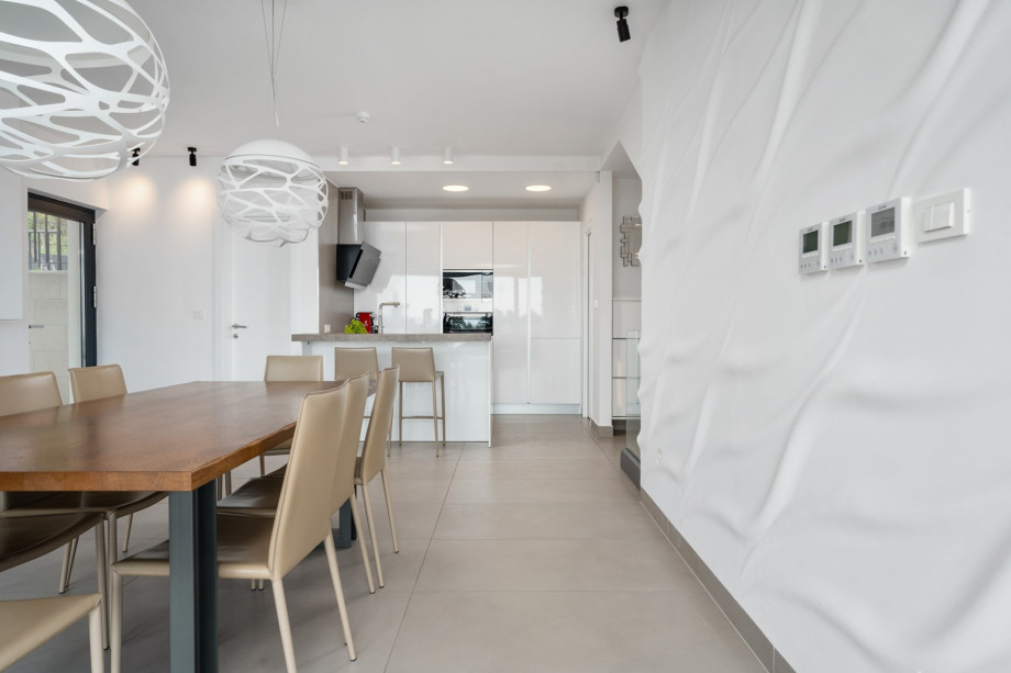 Dining area for 10 people