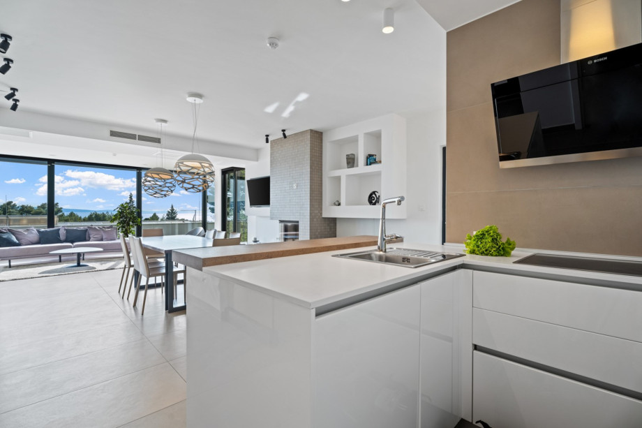 fully equipped kitchen ) with all the amenities a modern guest needs for a comfortable stay