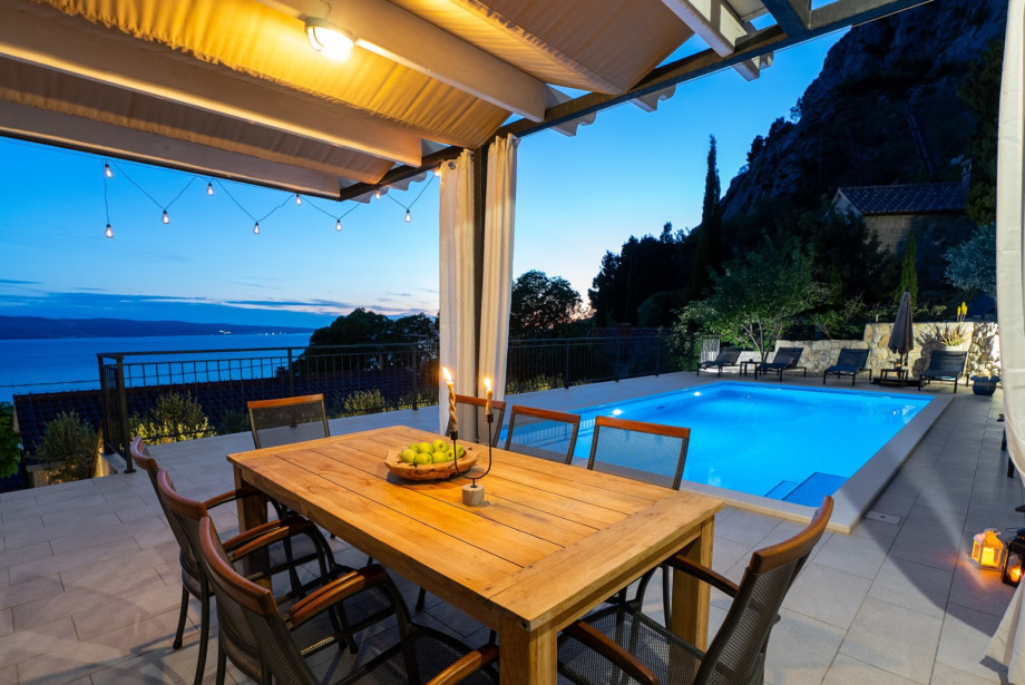 Covered dining area for perfect days at the pool area