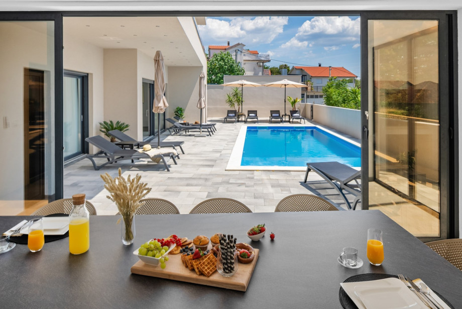 Relax and enjoy a glass of chilled drink on hot summer days