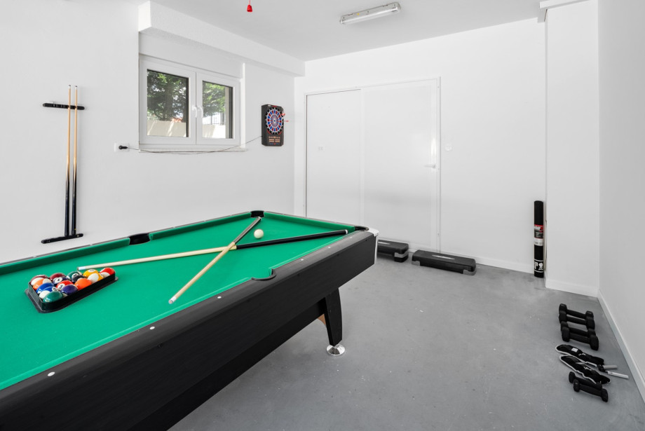 The ground floor features an entertainment area that includes darts, billiards and a multi-purpose exercise machine.